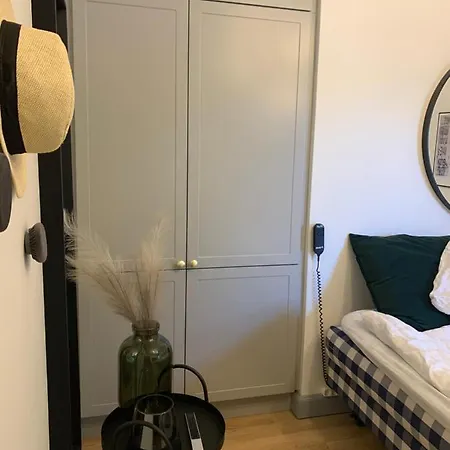 Ferie I -huset Med Den Gronne Dor Lägenhet
